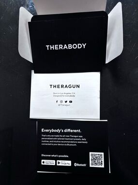 Therabody Instruction Set in Black and White